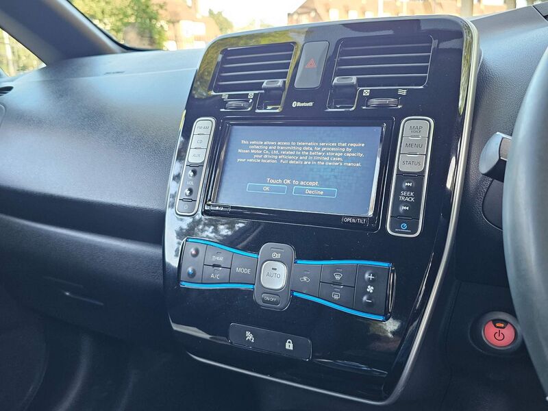 NISSAN LEAF