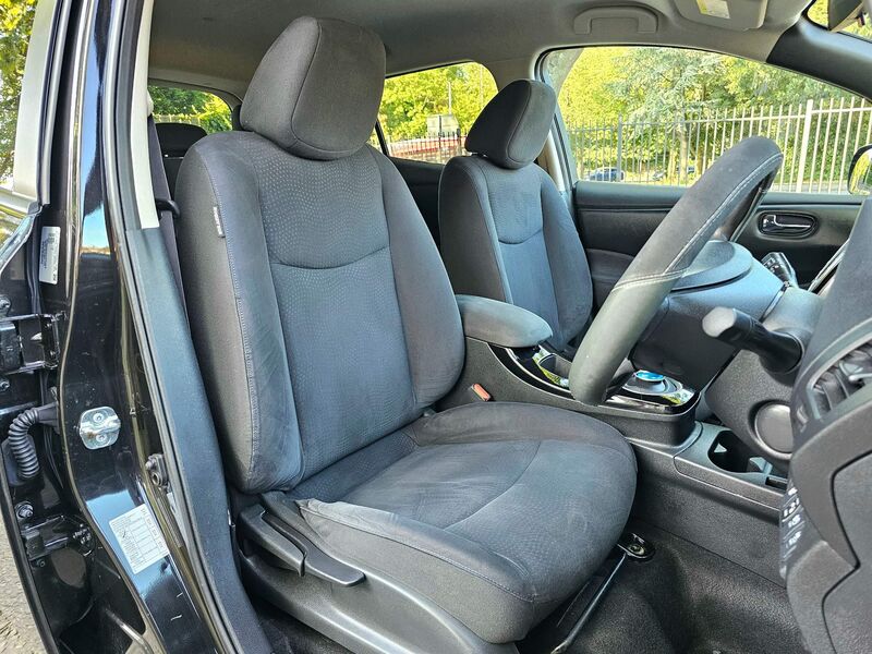 NISSAN LEAF
