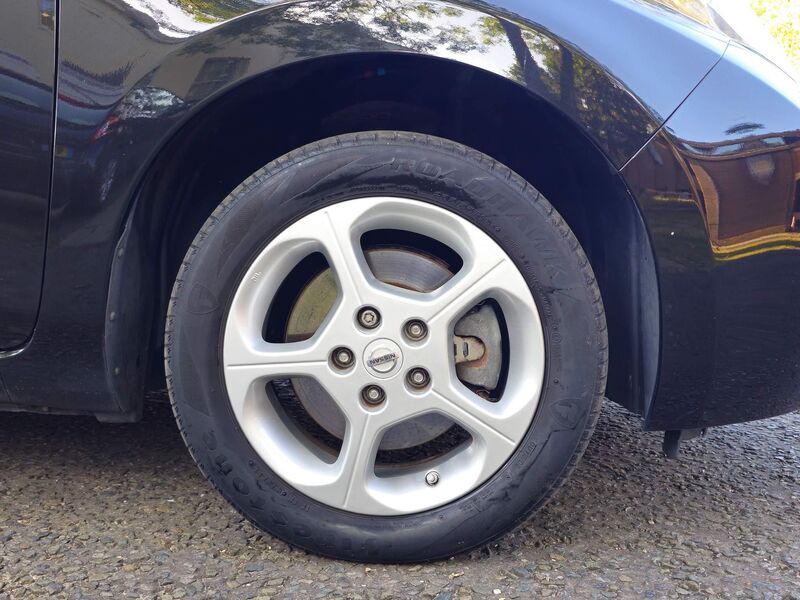 NISSAN LEAF