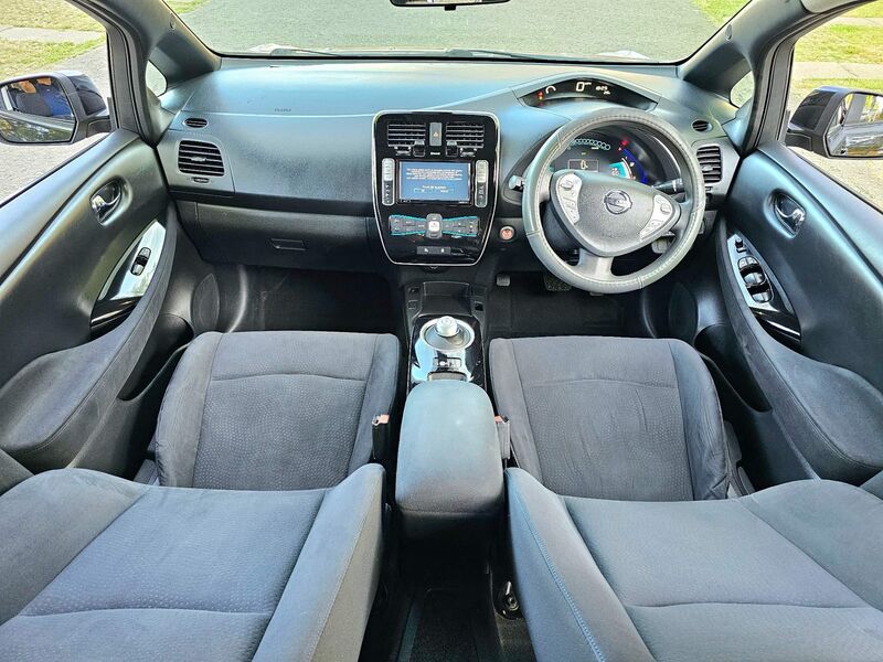 NISSAN LEAF