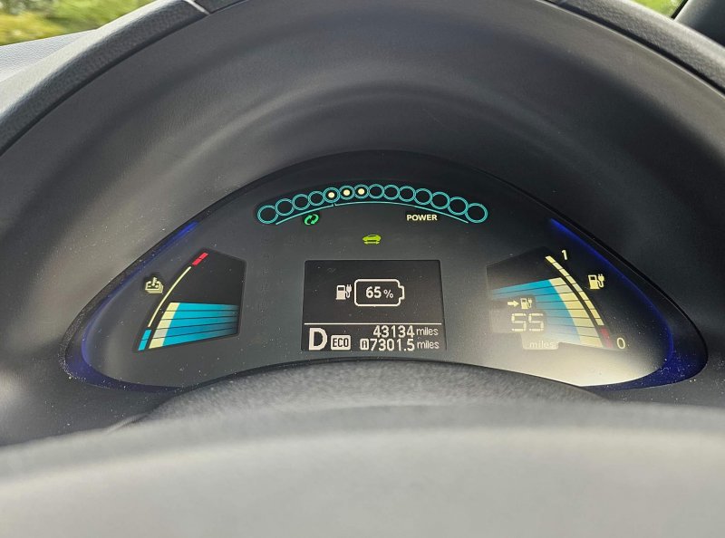 NISSAN LEAF