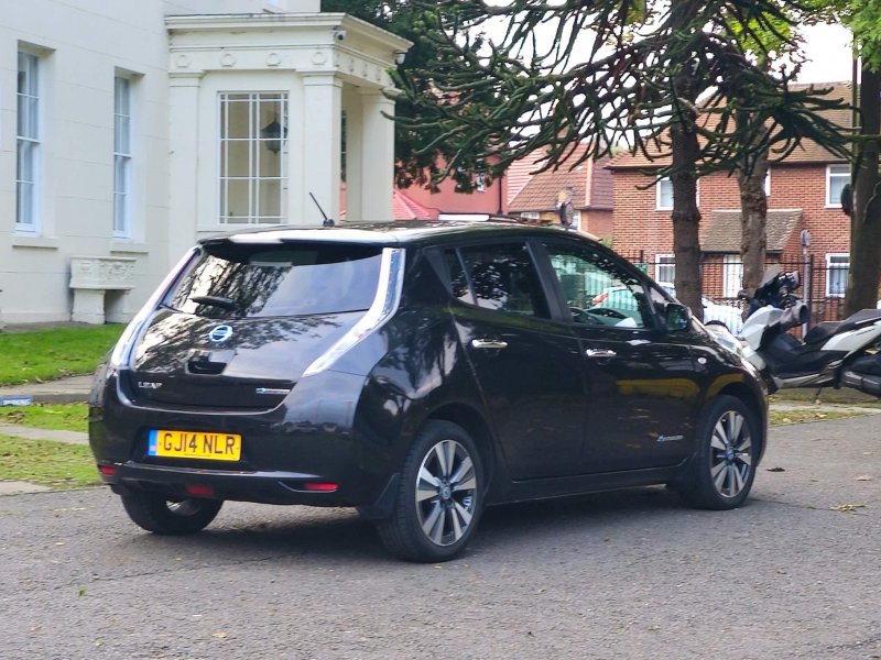 NISSAN LEAF