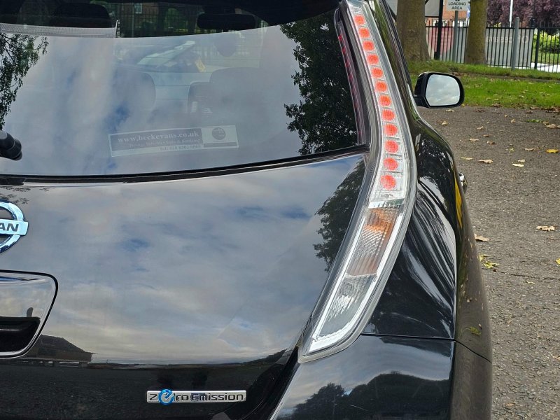 NISSAN LEAF