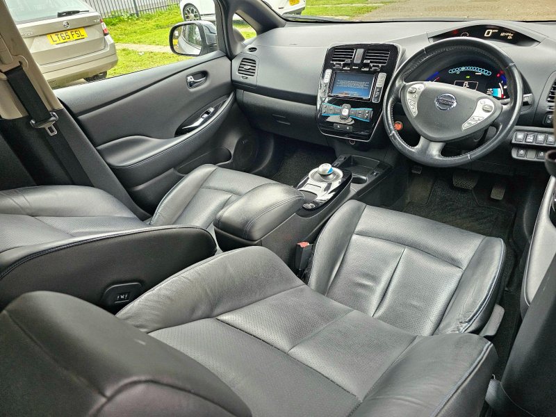 NISSAN LEAF