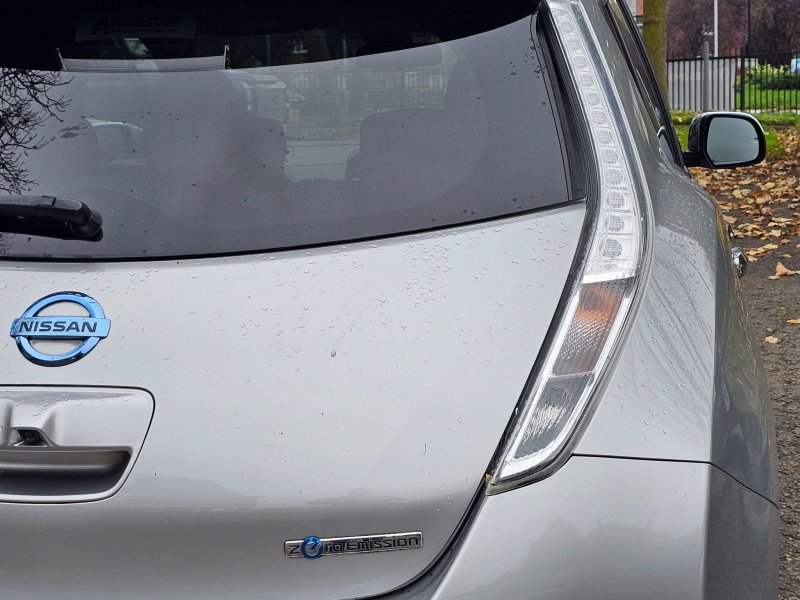 NISSAN LEAF