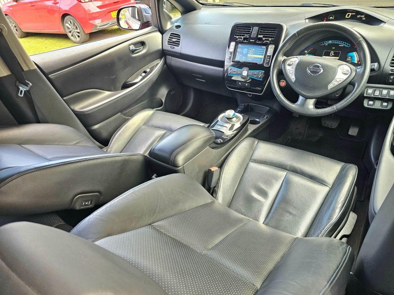 NISSAN LEAF