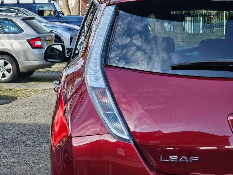 NISSAN LEAF