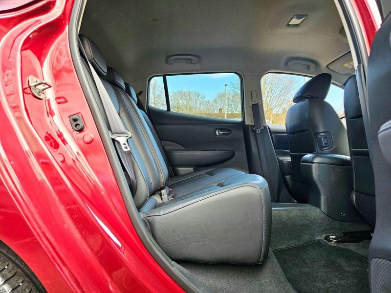 NISSAN LEAF