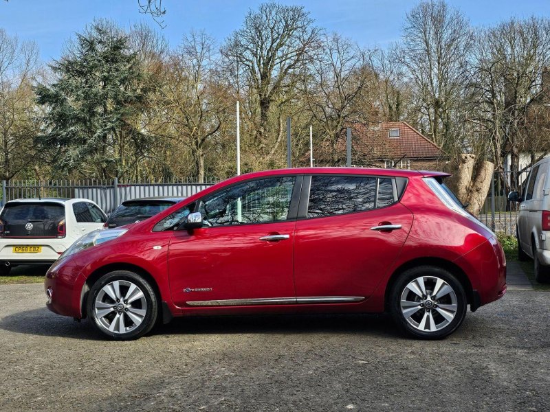 NISSAN LEAF