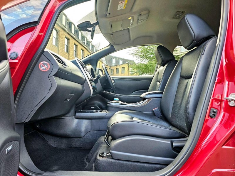 NISSAN LEAF