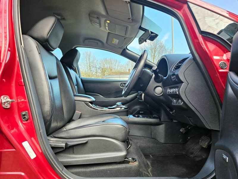 NISSAN LEAF