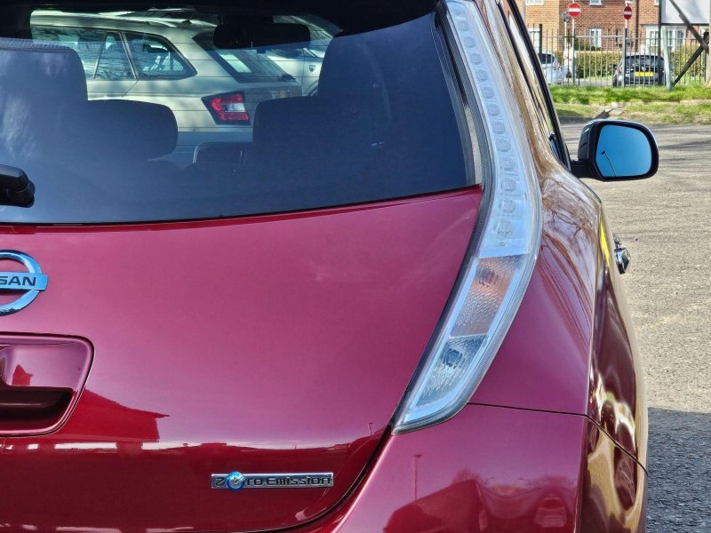 NISSAN LEAF