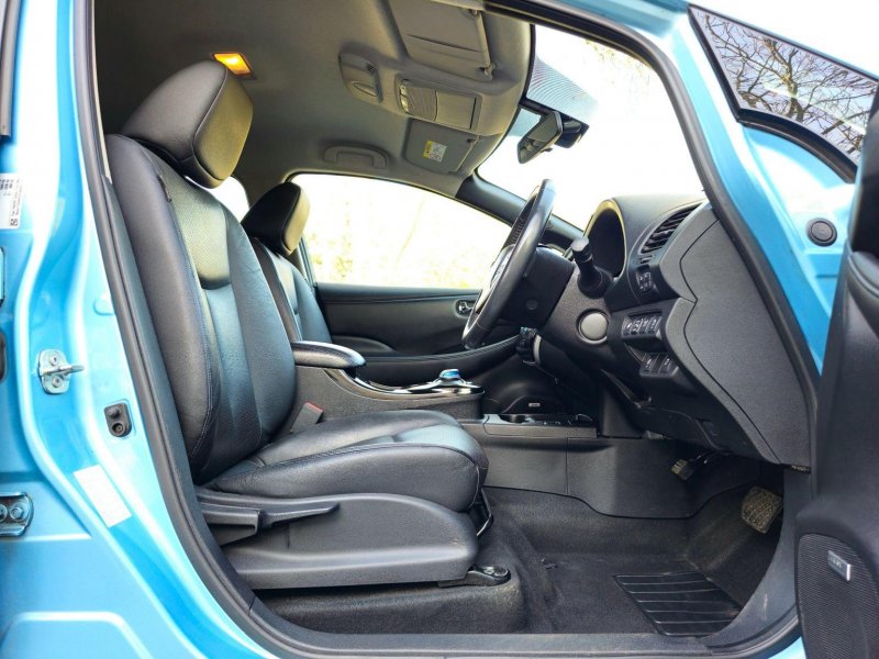 NISSAN LEAF