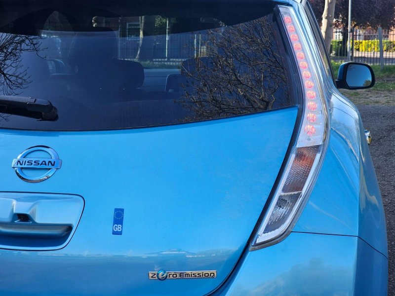 NISSAN LEAF