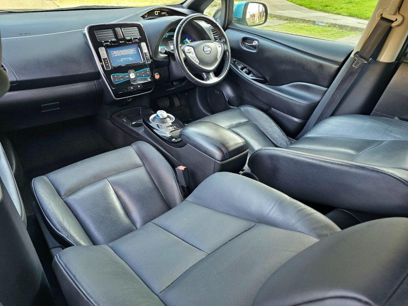 NISSAN LEAF