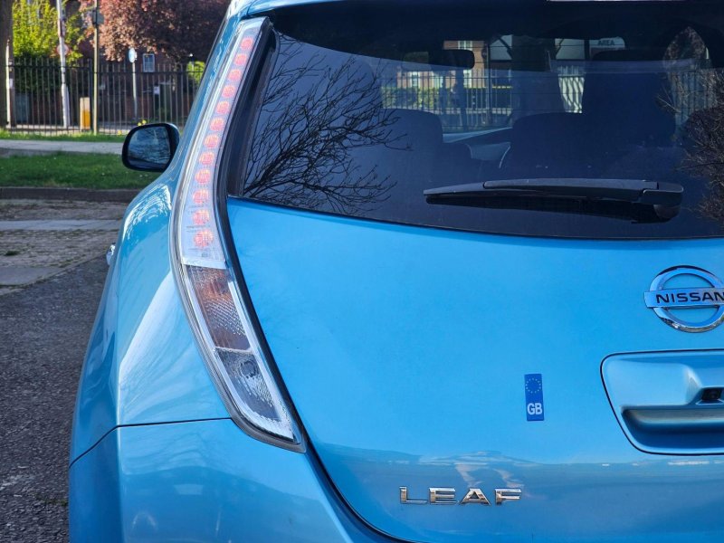 NISSAN LEAF