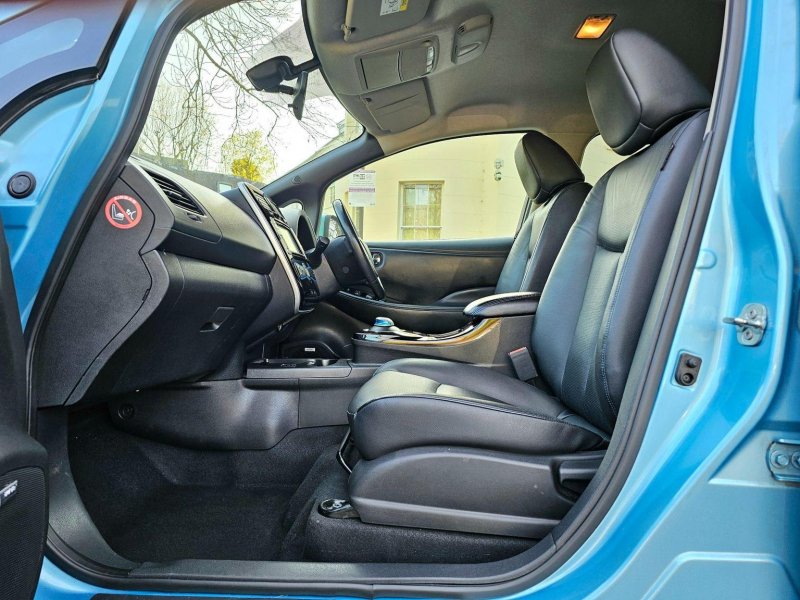 NISSAN LEAF