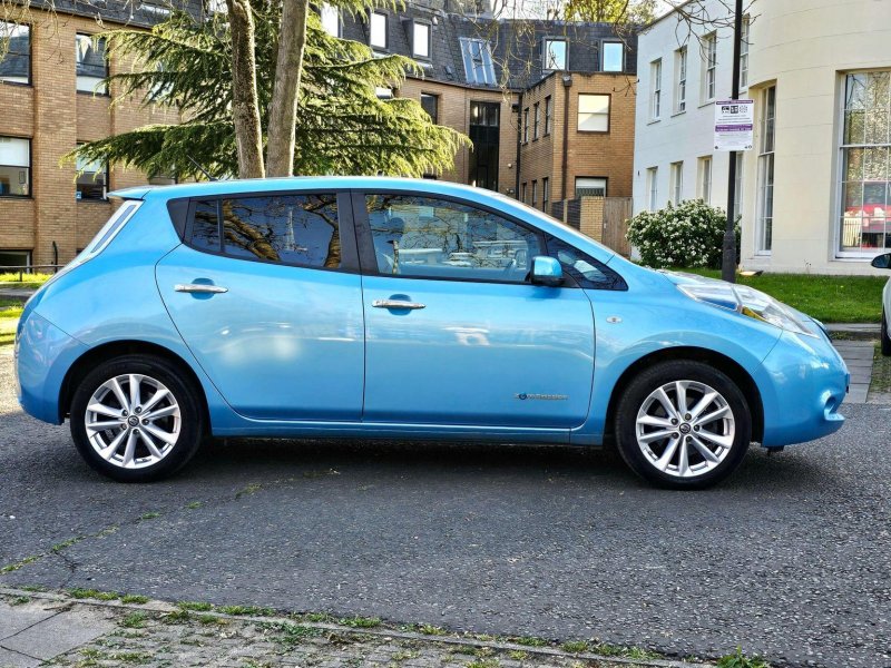 NISSAN LEAF