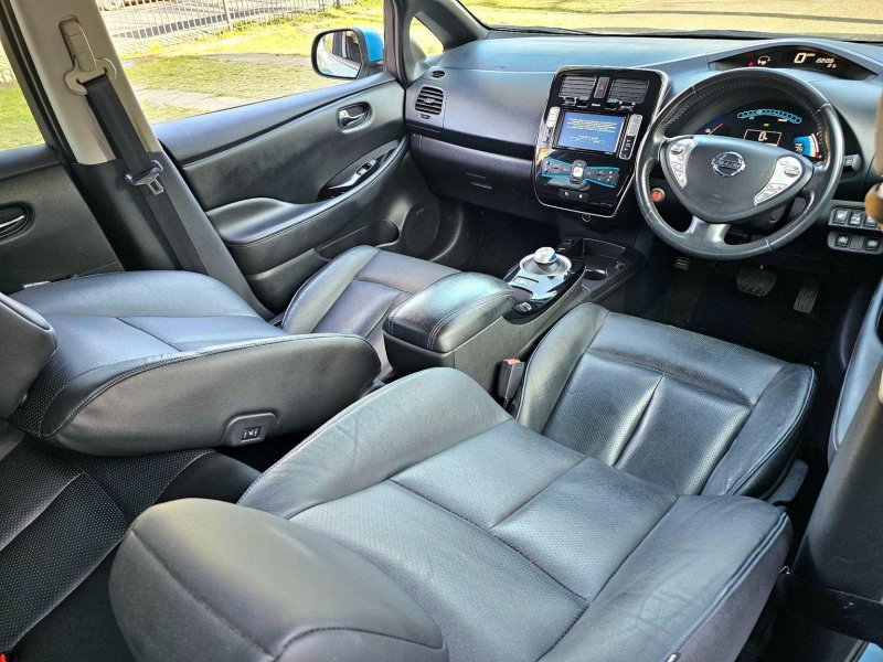 NISSAN LEAF