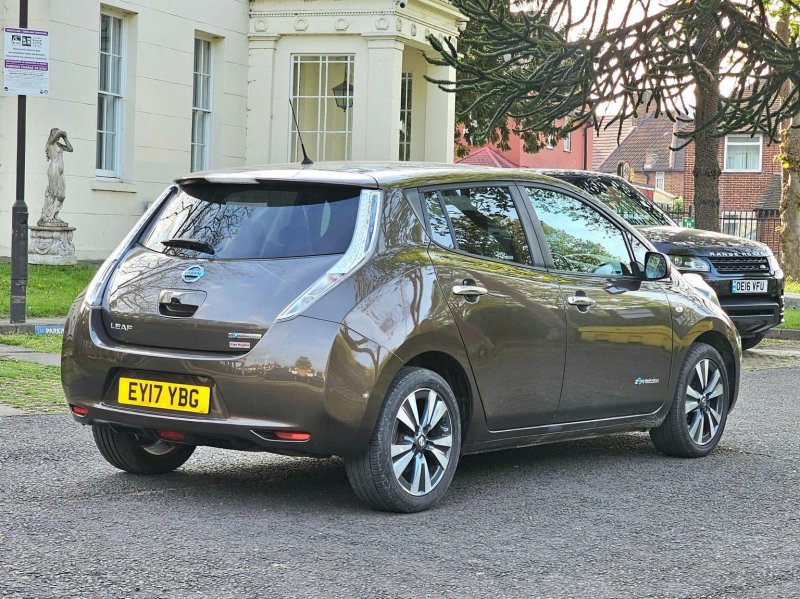 NISSAN LEAF