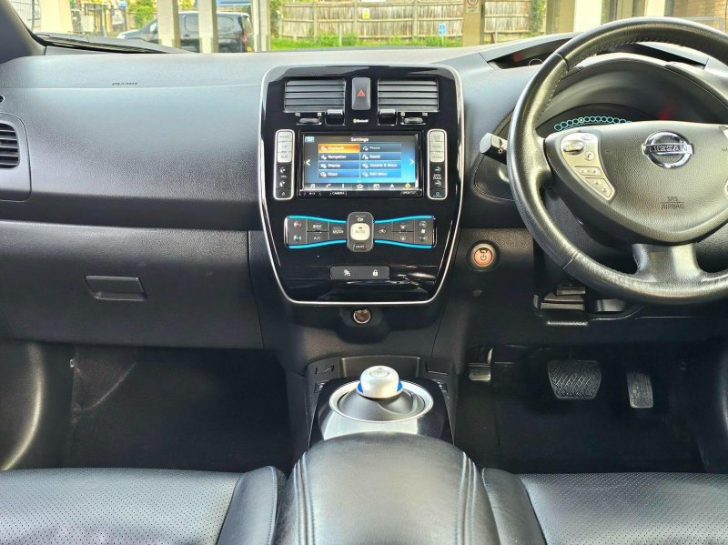NISSAN LEAF