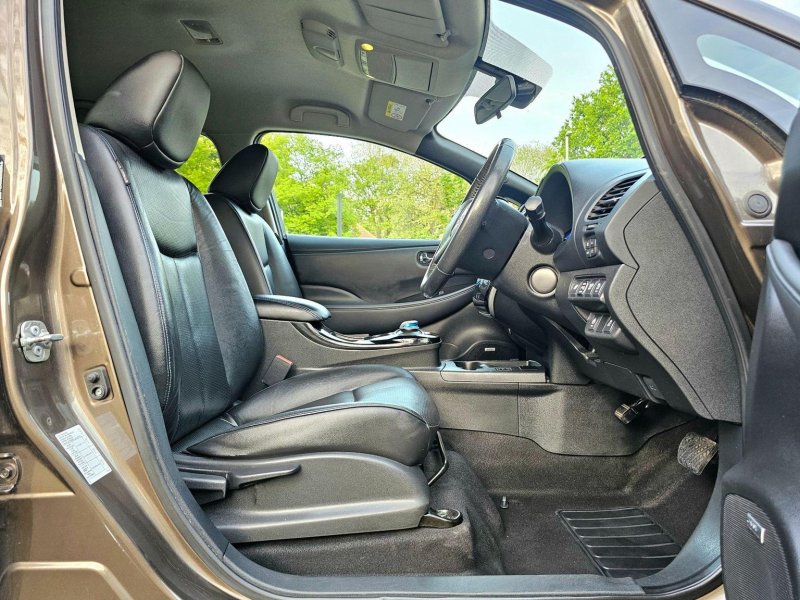 NISSAN LEAF
