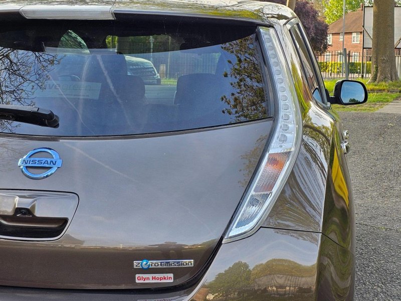 NISSAN LEAF