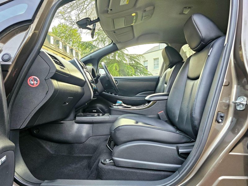 NISSAN LEAF