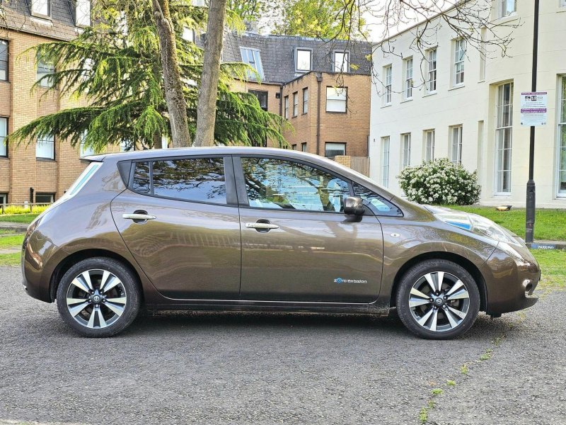 NISSAN LEAF
