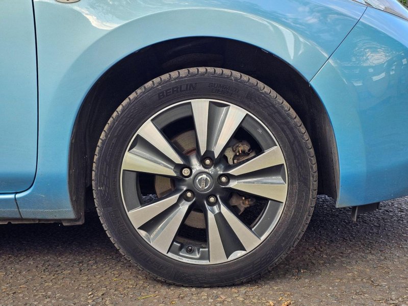 NISSAN LEAF