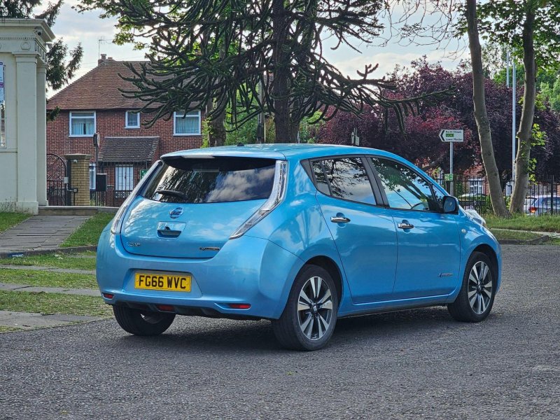 NISSAN LEAF