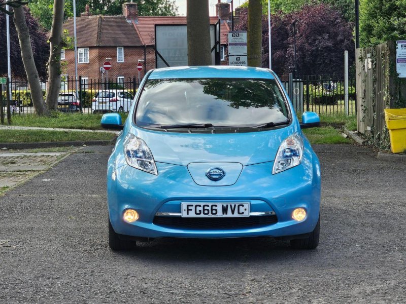 NISSAN LEAF