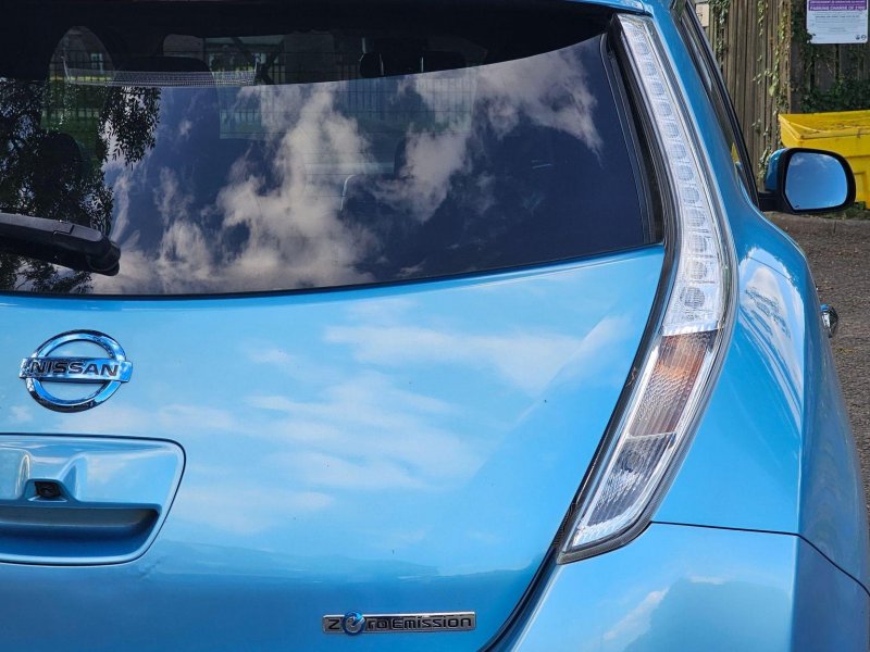 NISSAN LEAF