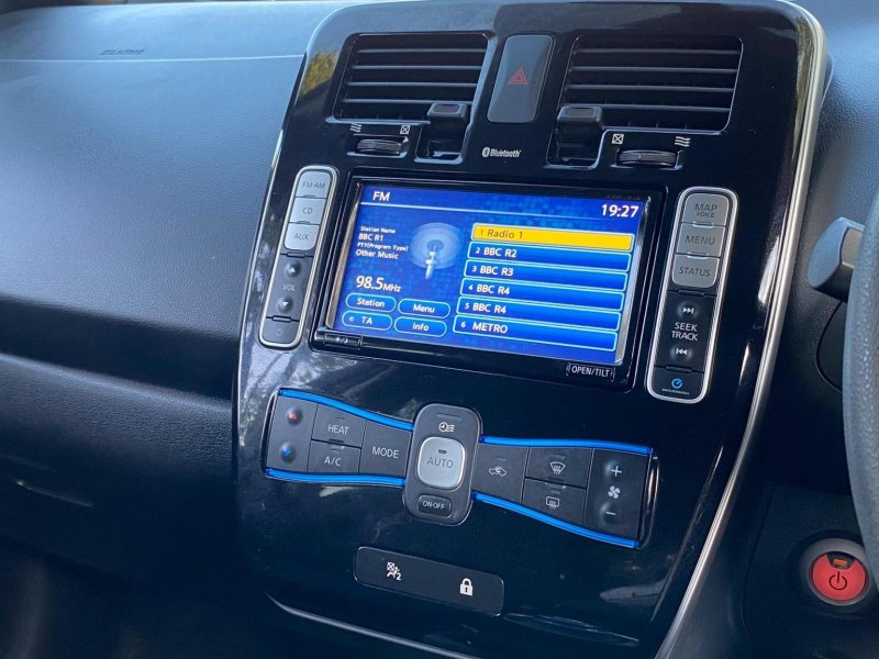 NISSAN LEAF