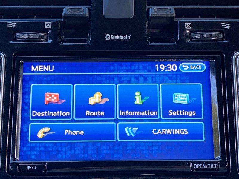 NISSAN LEAF