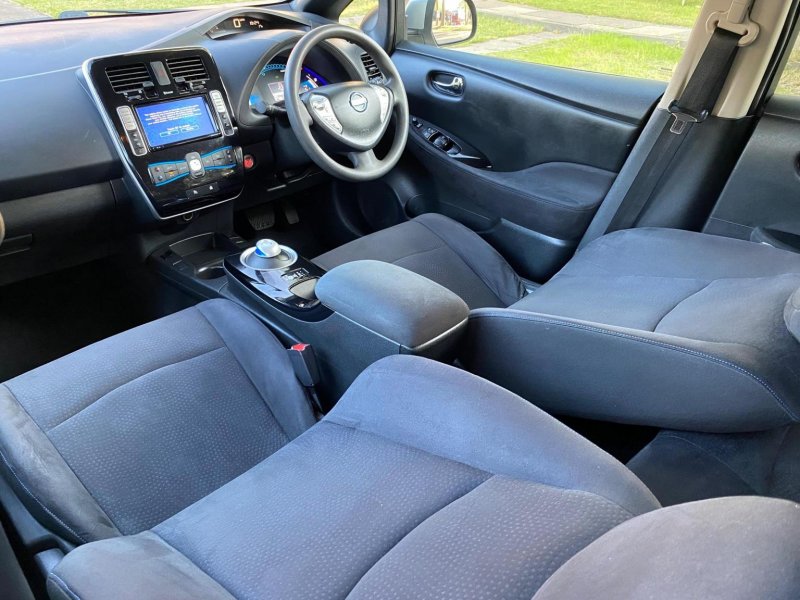NISSAN LEAF