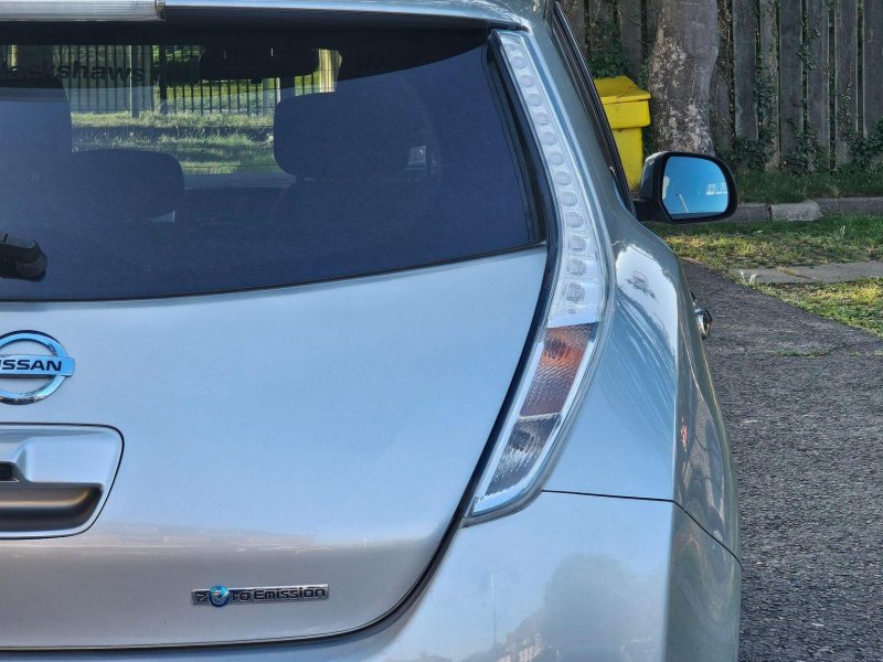 NISSAN LEAF