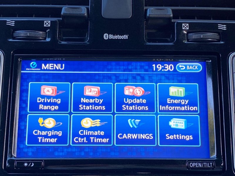 NISSAN LEAF