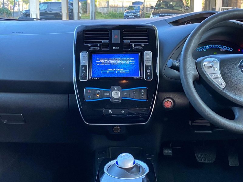 NISSAN LEAF