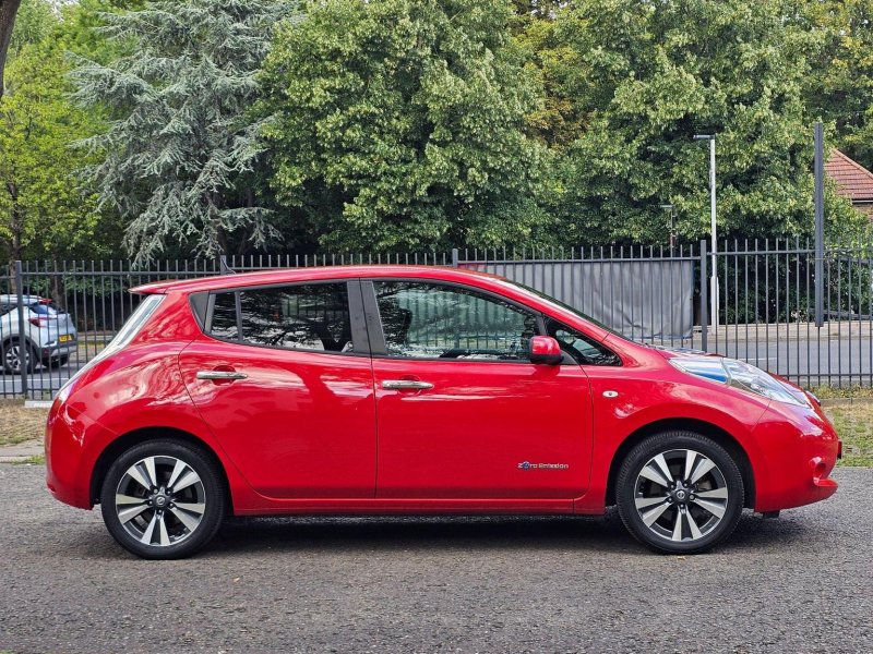 NISSAN LEAF