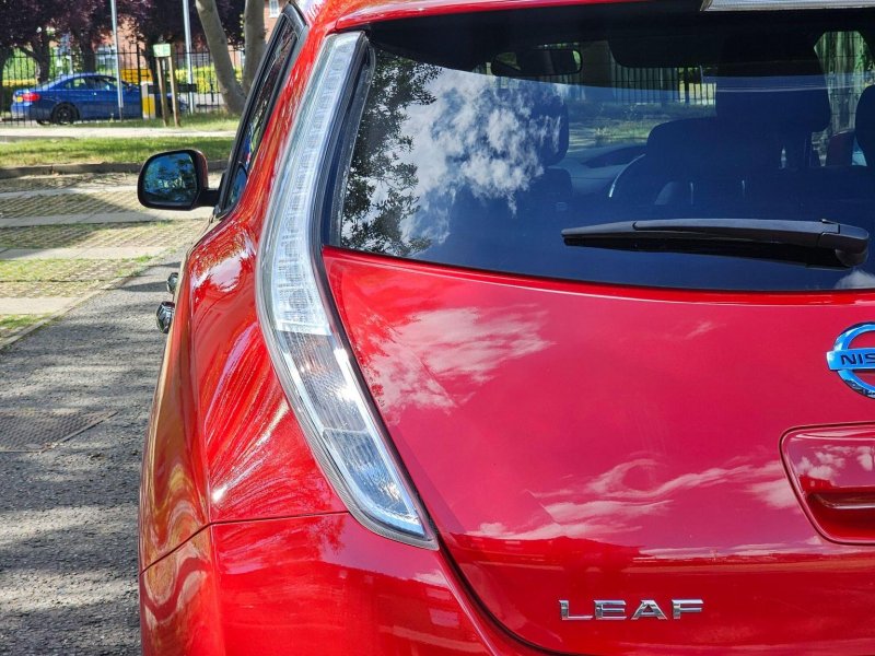 NISSAN LEAF