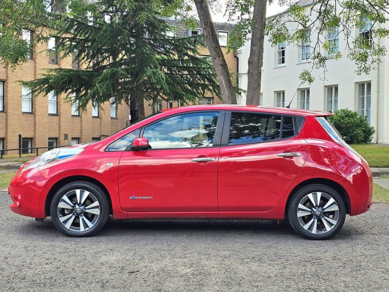 NISSAN LEAF