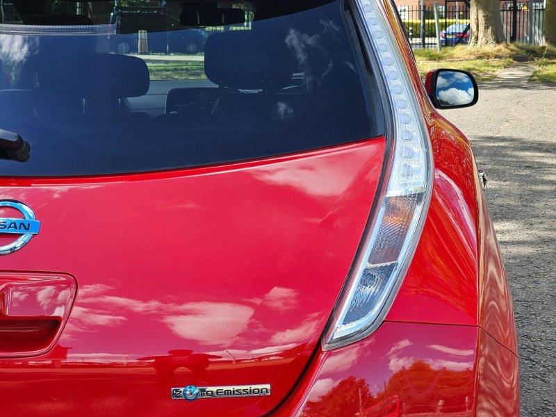NISSAN LEAF