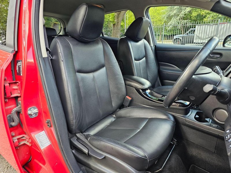 NISSAN LEAF
