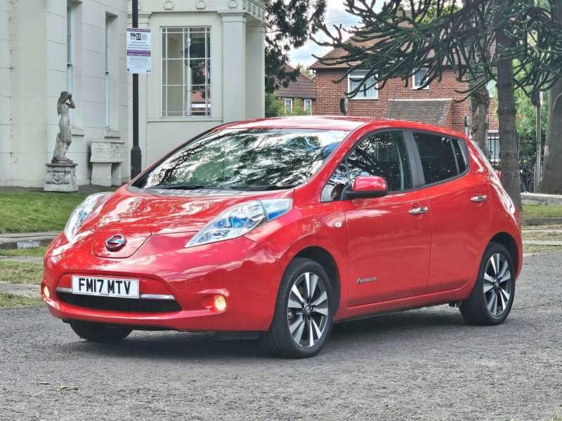 NISSAN LEAF
