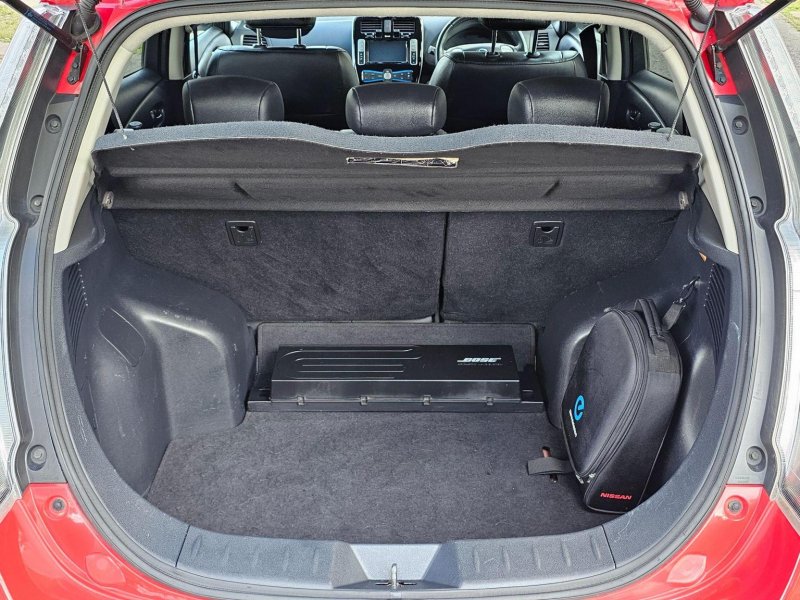 NISSAN LEAF