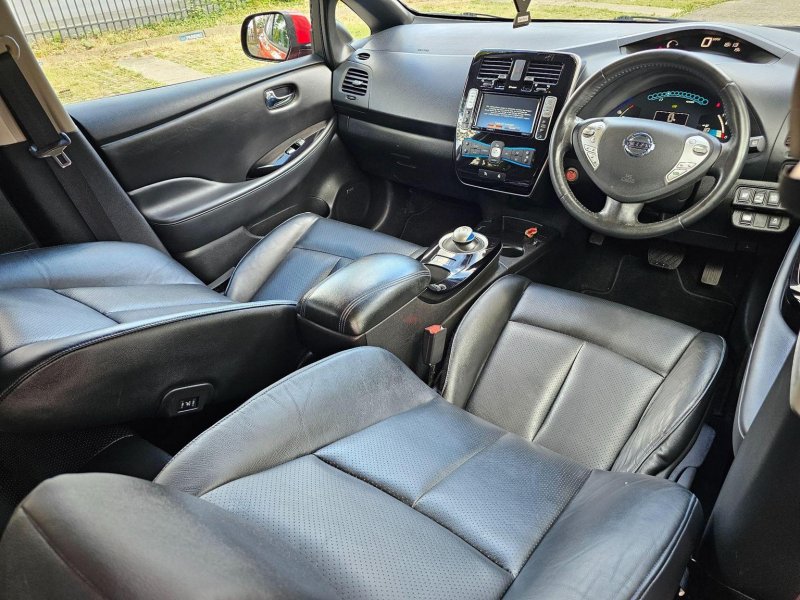NISSAN LEAF